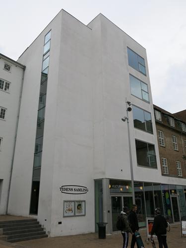 Ved indgangen
